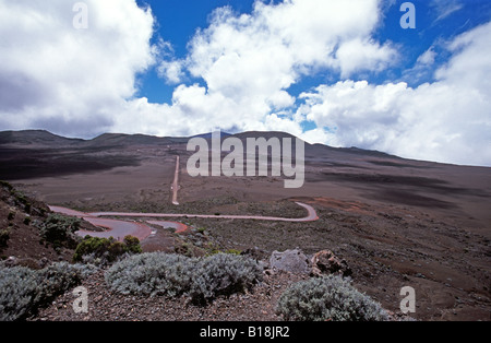 Plaine des Sables in rotta per il magnifico Piton de la Fournaise vulcano attivo La Reunion Island, Oceano Indiano Foto Stock