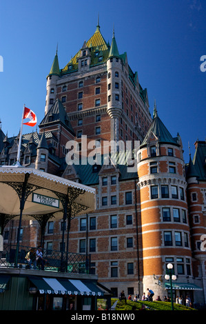 Il Fairmont Le Chateau Frontenac, Chateau Frontenac e la Terrasse Dufferin in Old Quebec Quebec City, Quebec, Canada. Patrimonio mondiale Foto Stock