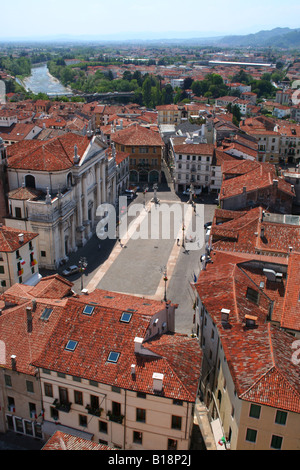 Bassano del Grappa vista dalla Torre Civico, Veneto, Italia Foto Stock