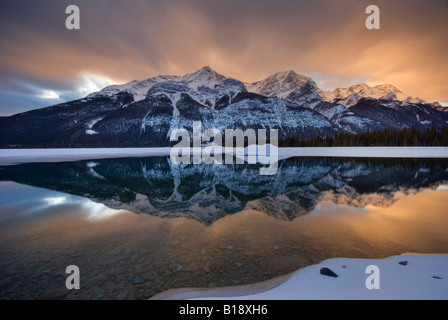 Gamma di capra, Lago di capra, Spray Valley Provincial Park, Kananaskis Country, Alberta, Canada. Foto Stock