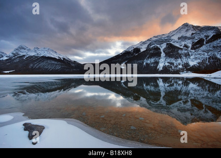 Gamma di capra e Lago di capra, Spray Valley Provincial Park, Kananaskis Country, Alberta, Canada Foto Stock