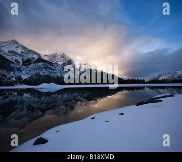 Gamma di capra, Lago di capra, Spray Valley Provincial Park, Kananaskis Country, Alberta, Canada Foto Stock