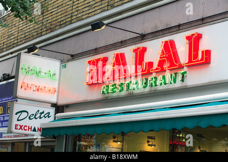 Regno Unito central London w2 Edgware road ristorante halal segno Foto Stock