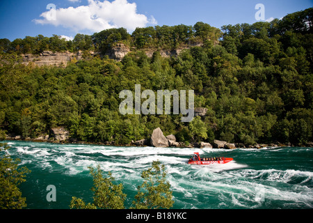 Idromassaggio a getto gita in barca sul fiume Niagara in Niagara Gorge, Niagara Falls, Ontario, Canada. Foto Stock