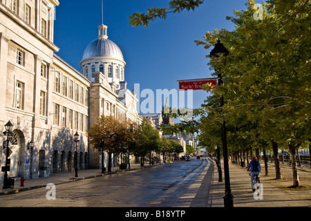 Marche Bonsecours mercato e rue de la commune nella vecchia Montreal, Quebec, Canada. Foto Stock