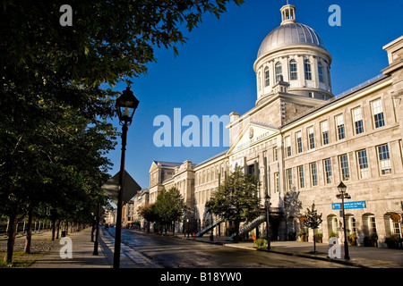 Marche Bonsecours mercato e rue de la commune nella vecchia Montreal, Quebec, Canada. Foto Stock