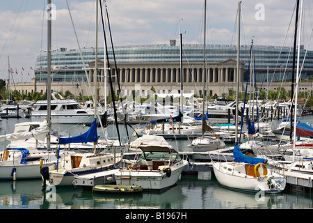 Edifici Chicago Illinois Soldier Field riprogettato il campo da calcio home di Chicago Bears Burnham parte del porto di Isola del nord Foto Stock