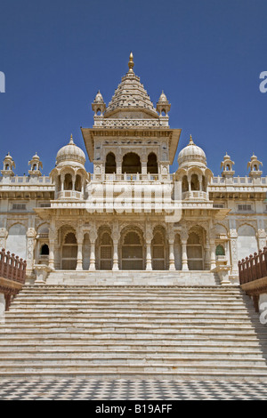 Il marmo bianco di Jaswant Thada fu costruito nel 1899 come memoriale di MAHARAJA Jaswant Singh ll JODHPUR RAJASTHAN IN INDIA Foto Stock