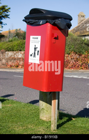 Doggy bin in strada Foto Stock