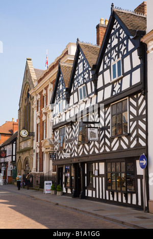 Xvi secolo in bianco e nero con cornice in legno edificio Tudor 1510 nel foro Street Lichfield Staffordshire West Midlands England Regno Unito Gran Bretagna Foto Stock