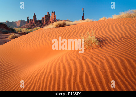 Le dune di sabbia vicino Yei-bi-Chai rocce (Totem) nella Monument Valley, Arizona Foto Stock