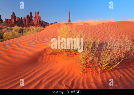 Le dune di sabbia vicino Yei-bi-Chai rocce (Totem) nella Monument Valley, Arizona Foto Stock