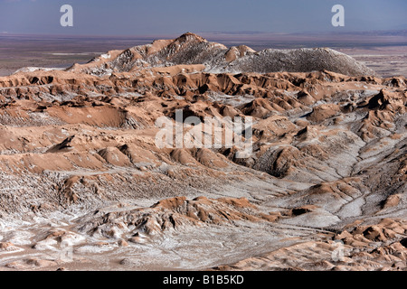 Punto di vista di alta sopra la valle dei morti nel deserto di Atacama nel Cile settentrionale Foto Stock