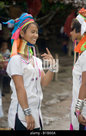 Padaung Hill Tribe donne lungo collo tribali Mae Hong Son Thailandia Foto Stock