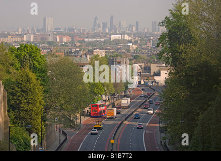 A1 Archway Road guardando verso la città di Londra Foto Stock