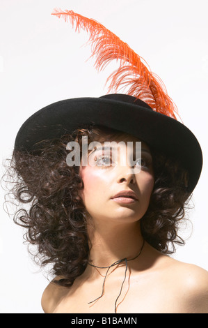 Ritratto di una bruna donna con cappello Foto Stock