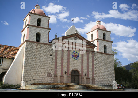 1823 La missione di Santa Barbara in California 1820 chiesa facciata orientale Foto Stock