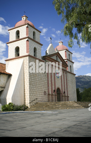 1823 La missione di Santa Barbara in California 1820 chiesa facciata orientale Foto Stock