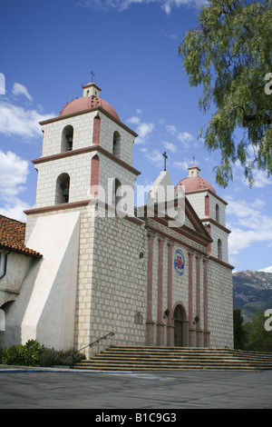 1823 La missione di Santa Barbara in California 1820 chiesa facciata orientale Foto Stock