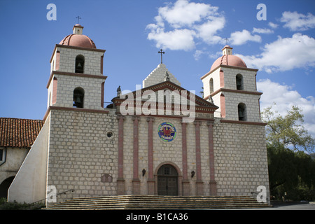 1823 La missione di Santa Barbara in California 1820 chiesa facciata orientale Foto Stock