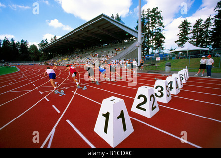 Inizio di Uomini 100m Track & Field gara a Swangard Stadium in Burnaby, British Columbia Canada Foto Stock