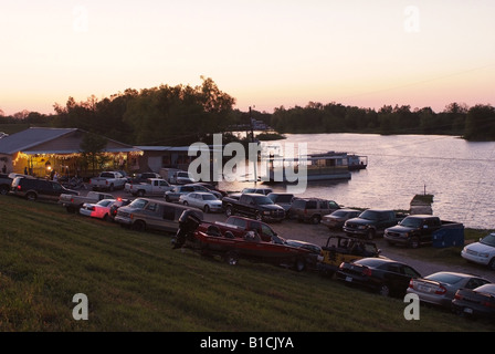 USA LA Louisiana Cajun Paese Breaux Bridge Atchafalaya palude nei pressi di Henderson Whiskey River sbarco dall'Argine Foto Stock