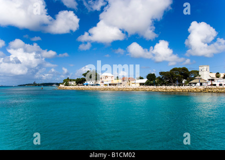 Vista lungo la linea costiera di Speightstown Barbados Caraibi Foto Stock