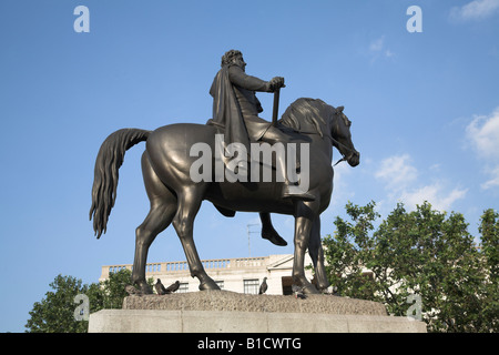 Il re George IV statua nel nordest dello zoccolo. Trafalgar Square Londra Inghilterra Foto Stock