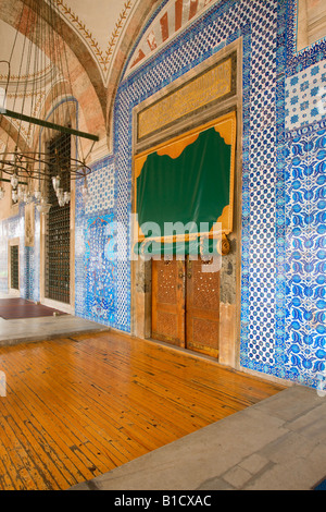 Esterno del Rustem Pasa moschea di Istanbul Foto Stock