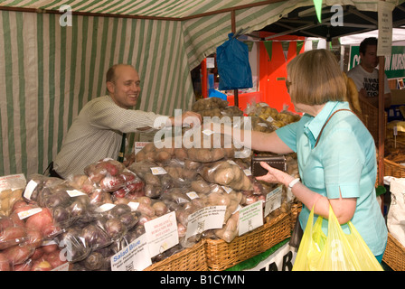 Mercato degli Agricoltori, Kensington, London, Regno Unito. Foto Stock