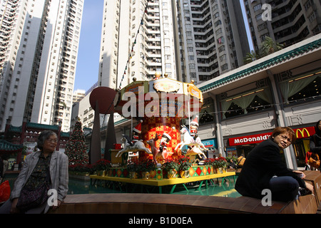 Rotonda in un cortile di un quartiere residenziale, Hong Kong, Cina Foto Stock