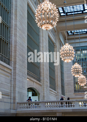 Lampadari in Grand Central Station New York City Foto Stock