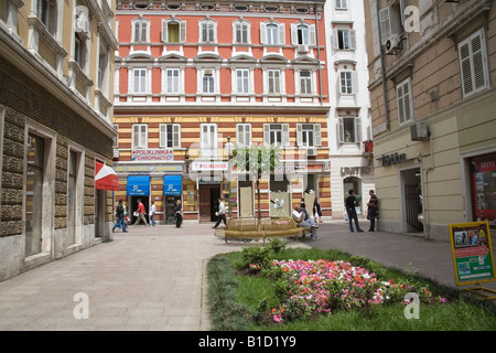 Rijeka Istria Croazia Europa può guardare verso uno dei magnifici 19thc edifici Korzo fiancheggianti Street city center Foto Stock