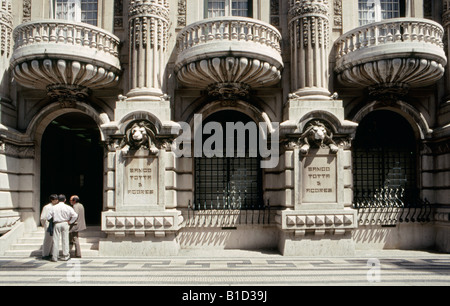 Una banca progettata dall'architetto V Terra e costruito nel 1906 sulla Rua Aurea nel quartiere di Baixa di Lisbona Portogallo Foto Stock