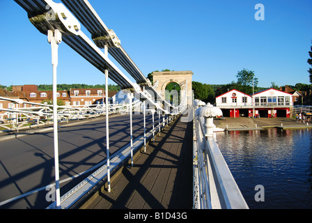 Sospensione di Marlow Bridge e Marlow Rowing Club, Marlow, Buckinghamshire, Inghilterra, Regno Unito Foto Stock