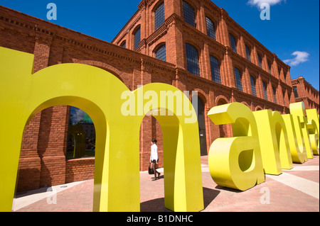 Shopping moderno centro commerciale e per il tempo libero, denominato MANUFAKTURA basato nella ex fabbrica tessile di Lodz in Polonia Foto Stock