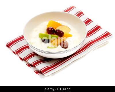 Yogurt guarnita con frutta Foto Stock