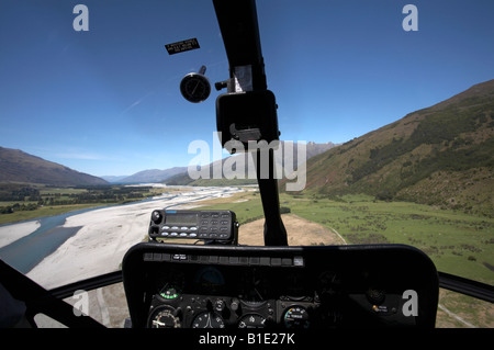 Viste dall'elicottero della Wilkin Valle del fiume e vette del monte aspiranti il Parco Nazionale di South Island, in Nuova Zelanda Foto Stock
