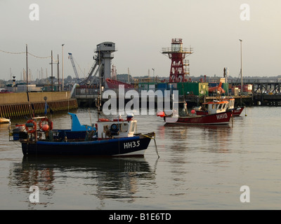 Barche da pesca nel Porto di Harwich Foto Stock