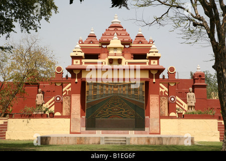 I giardini di Laxmi Narayan Birla Mandir tempio di Delhi India Foto Stock