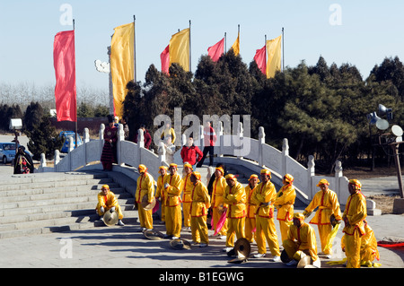 Cina Pechino Beiputuo tempio e film studio nuovo anno cinese Festival di Primavera di esecutori di danza Foto Stock