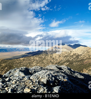 Vista nord di Wheeler Peak dalla sommità del Mt. Washington, Parco nazionale Great Basin Foto Stock