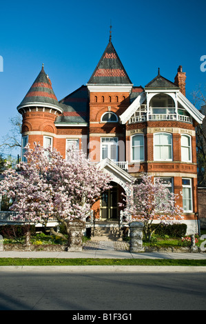 Una storica casa in mattoni rossi nel centro di Kingston, Ontario, Canada. Foto Stock