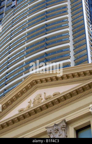 Vecchia casa doganale con un ufficio moderno e appartamento edificio dietro Brisbane Queensland Australia Foto Stock