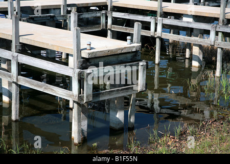 Docking station in Lago di Dora dove i turisti prendere le barche per crociere panoramiche del lago e della Dora Canal nella Florida Centrale Foto Stock