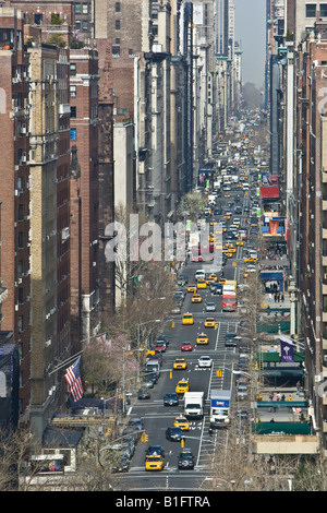 Vista di Quinta Avenue in New York City NY USA da Washington Square Foto Stock