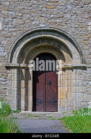 A sud porta. Chiesa di San Giovanni Evangelista, Gressingham, Lancashire, Inghilterra, Regno Unito, Europa. Foto Stock