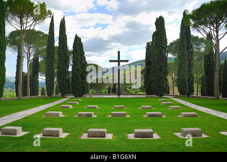 Cimitero di guerra tedesco di Cassino.Seconda Guerra Mondiale.Nel cimitero giacciono 20057 soldati tedeschi Foto Stock