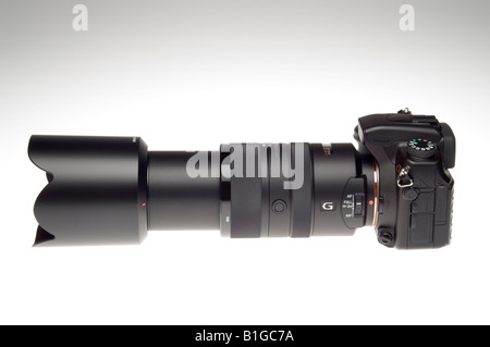 Sony Alpha 700 fotocamera con focali 70-300mm G SSM lens 2008 Foto Stock