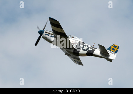 North American P-51 volare oltre Mustang Kemble Air Show 2008 Foto Stock